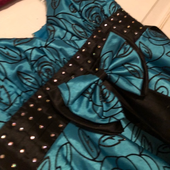 Little Girl’s Dress - Picture 2 of 4